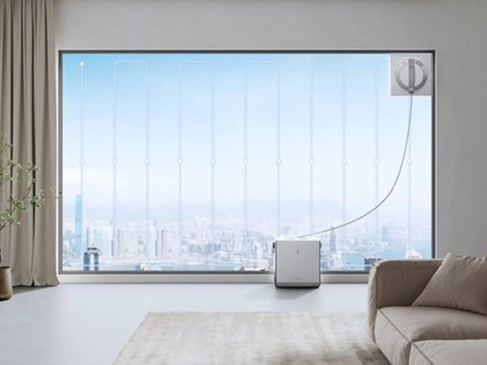 高層階の窓を清掃するWINBOT W2 OMNI