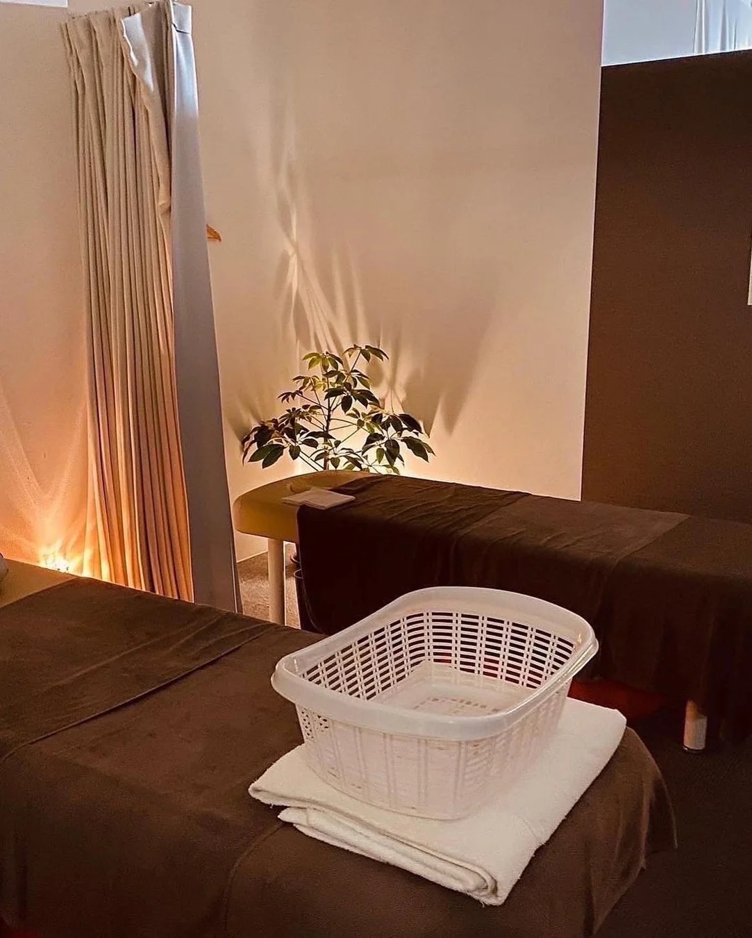 落ち着いた雰囲気のマッサージルーム