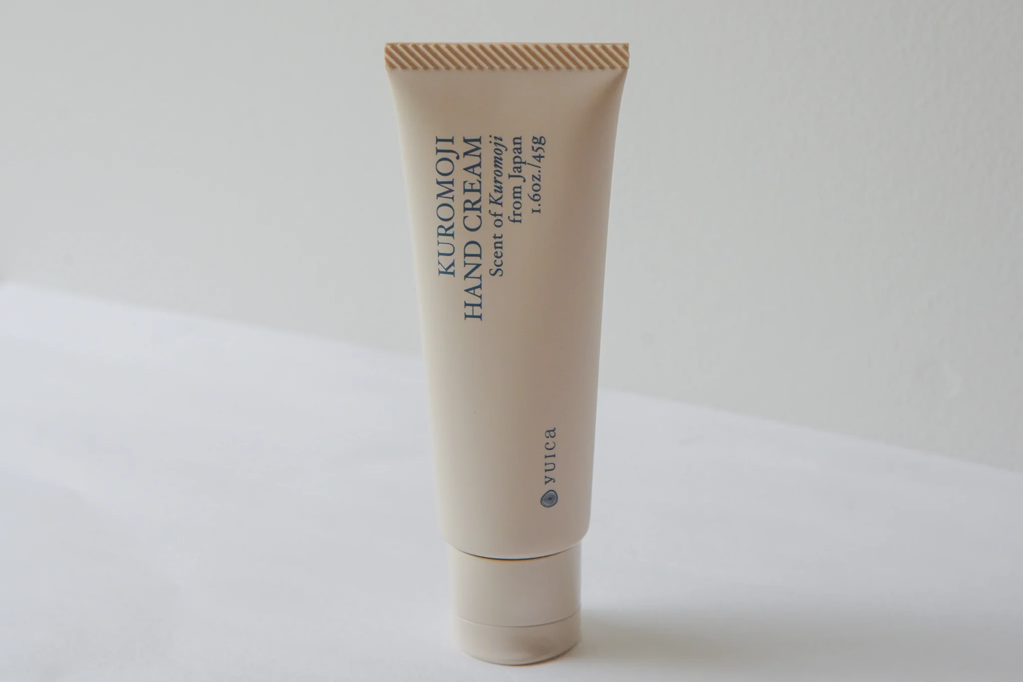 日本の森の恵みで手と心に癒しを。「yuica KUROMOJI HAND CREAM」が新登場