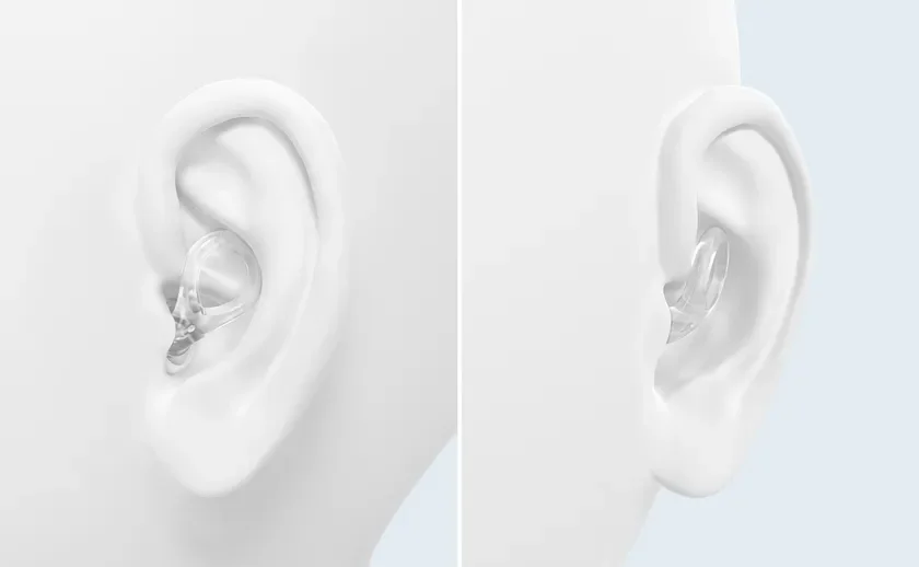 白いマネキンの耳に透明なカスタムフィットの耳栓が装着されている様子を左右から捉えた画像