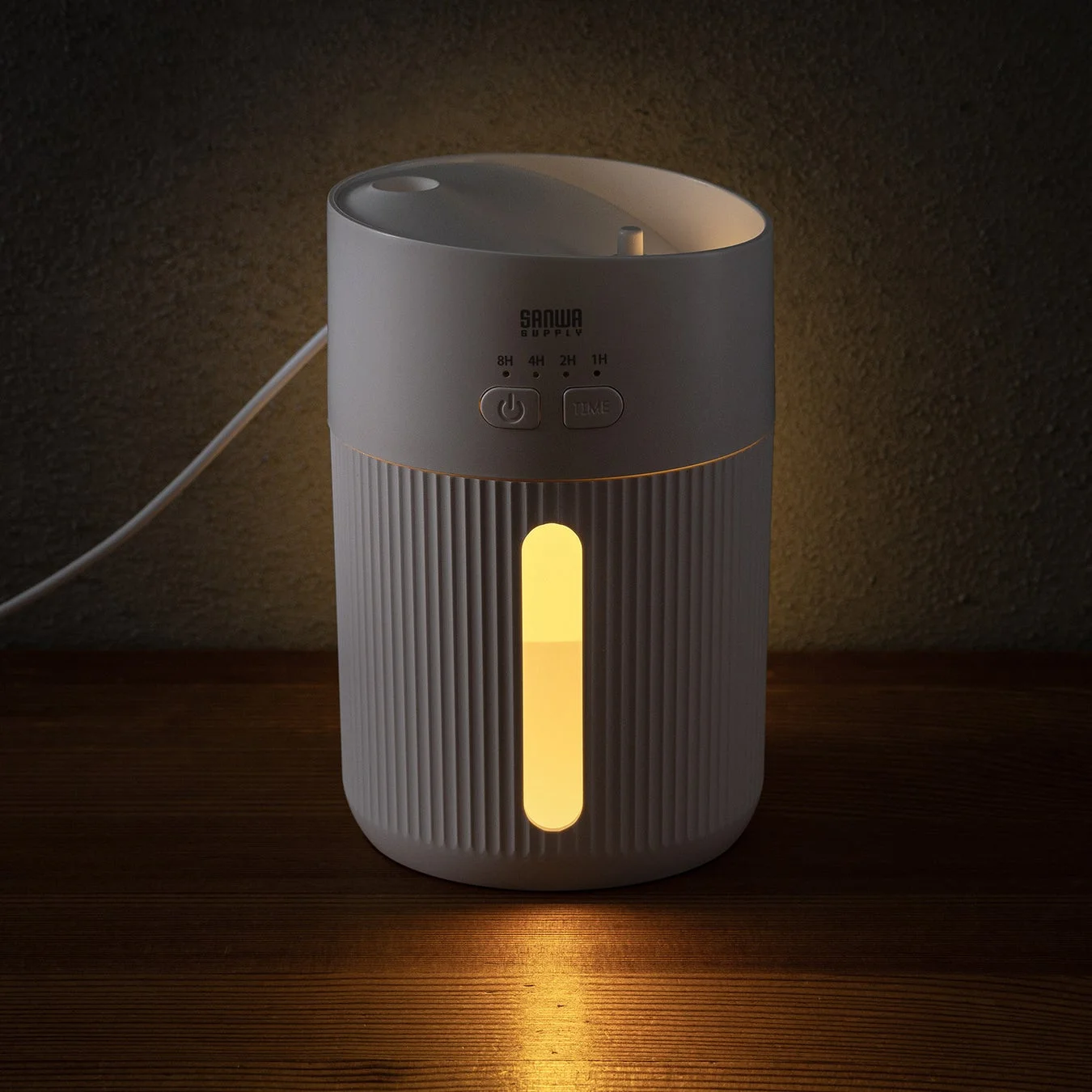 LEDライトが点灯した加湿器