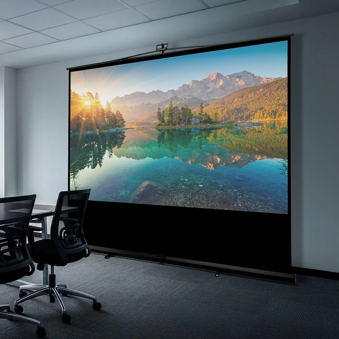 会議室に映し出された美しい自然の風景