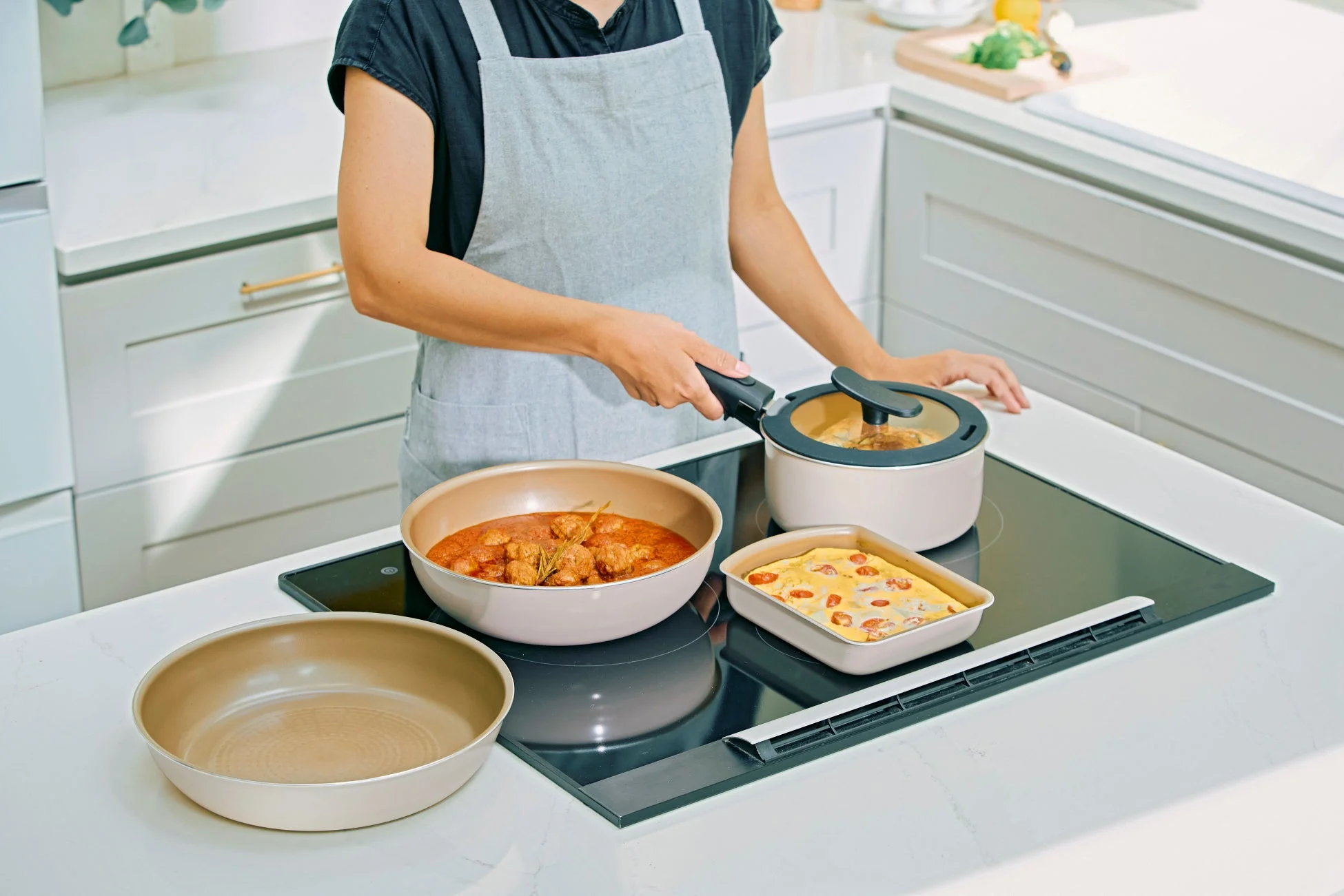 調理中のキッチン