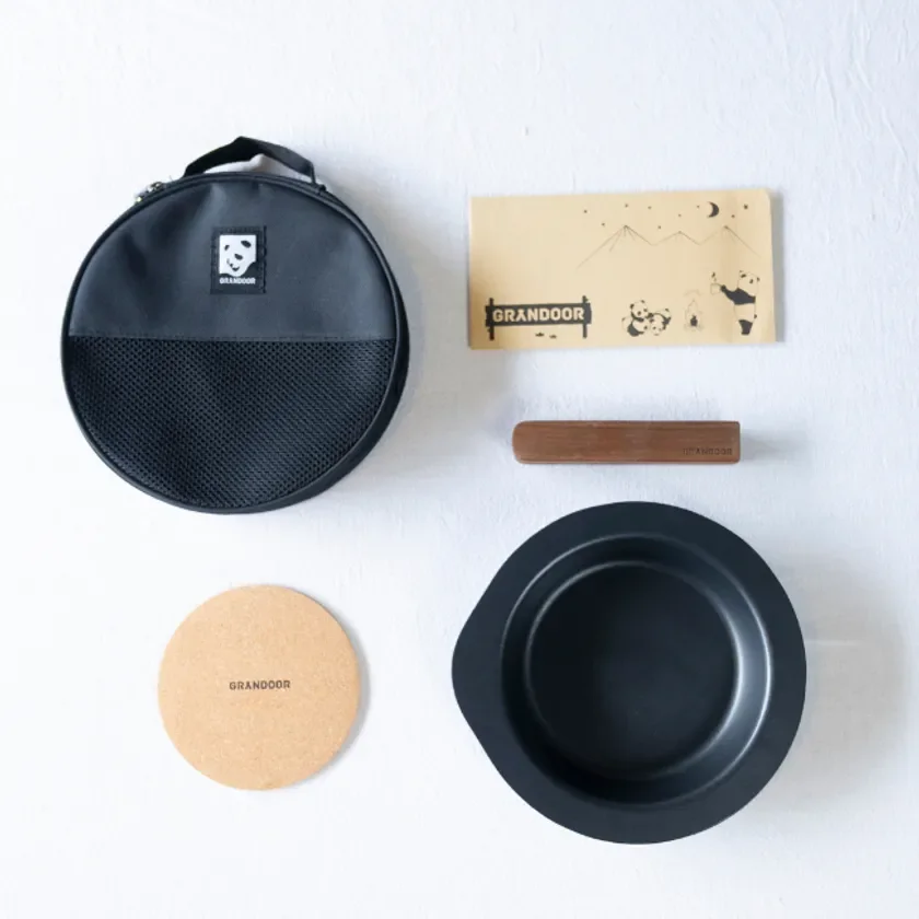 GRANDDOORブランドのアウトドア調理器具セットの俯瞰画像です