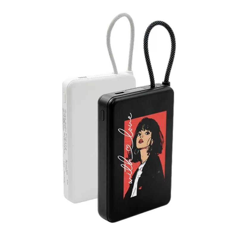 女性イラストとモバイルバッテリー