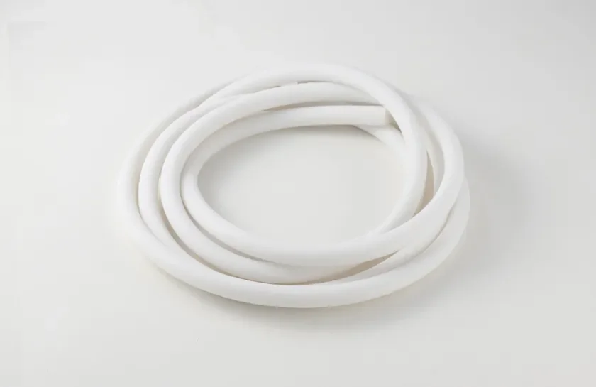 白いロープ,コード,ケーブル,巻き付けられた,白背景,シンプル,物体,素材
