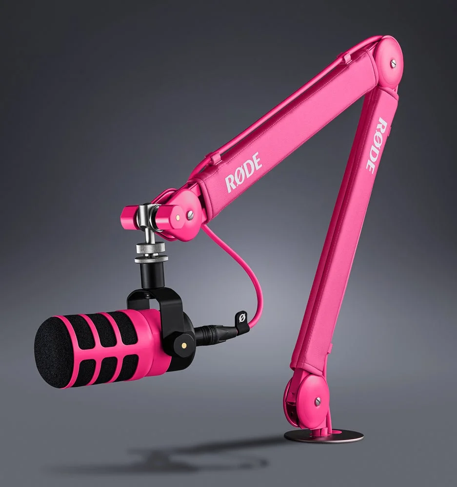 ピンク色のマイクとブームアーム