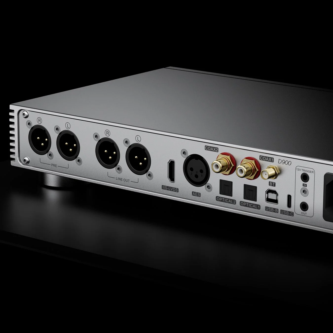 D900の入出力端子