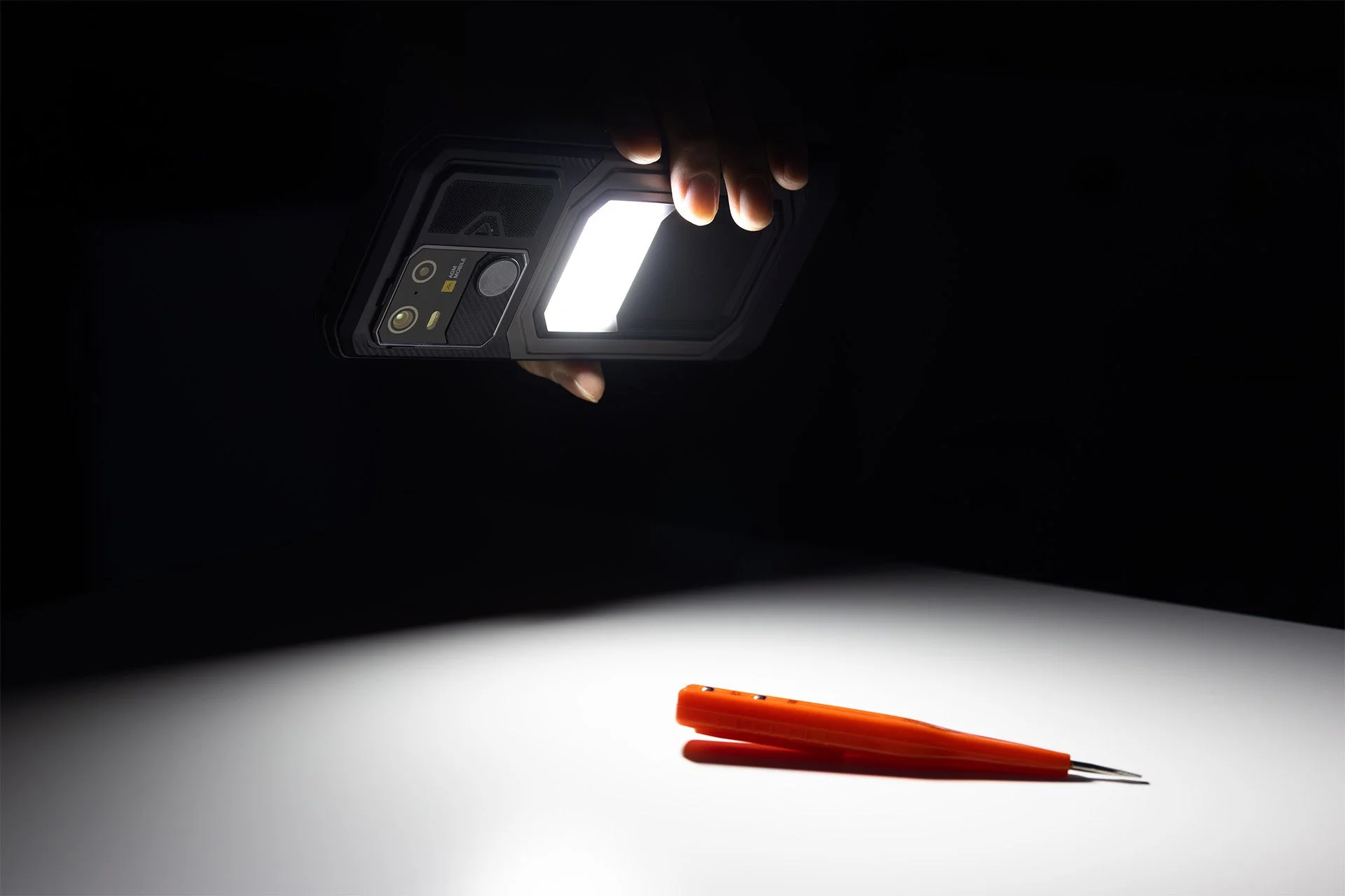 統合された光と高品質な音