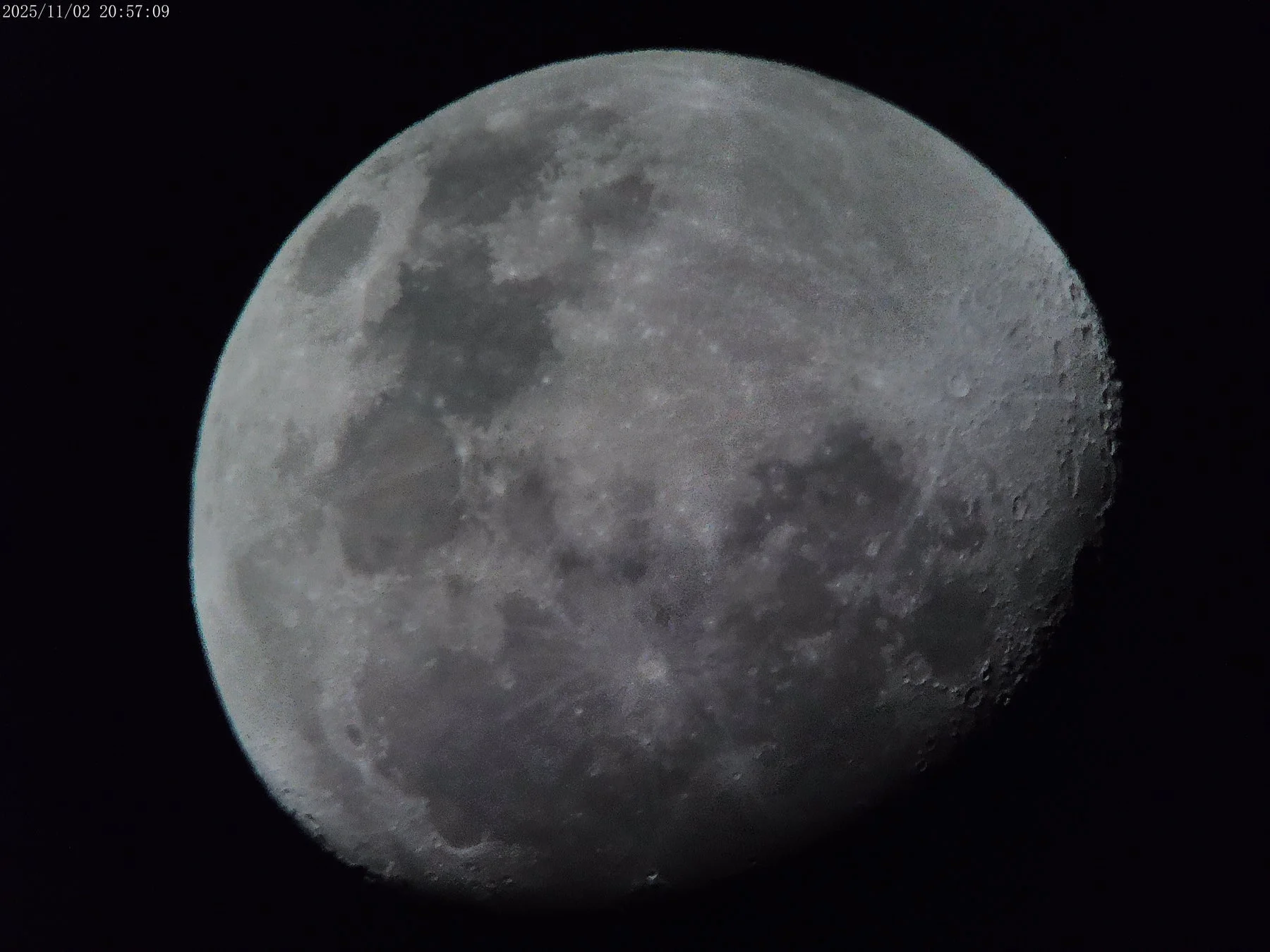 望遠鏡に装着されたカメラ