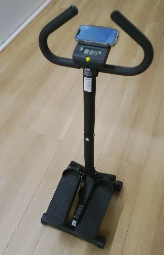 スマホスタンド付きでエンタメも楽しめる