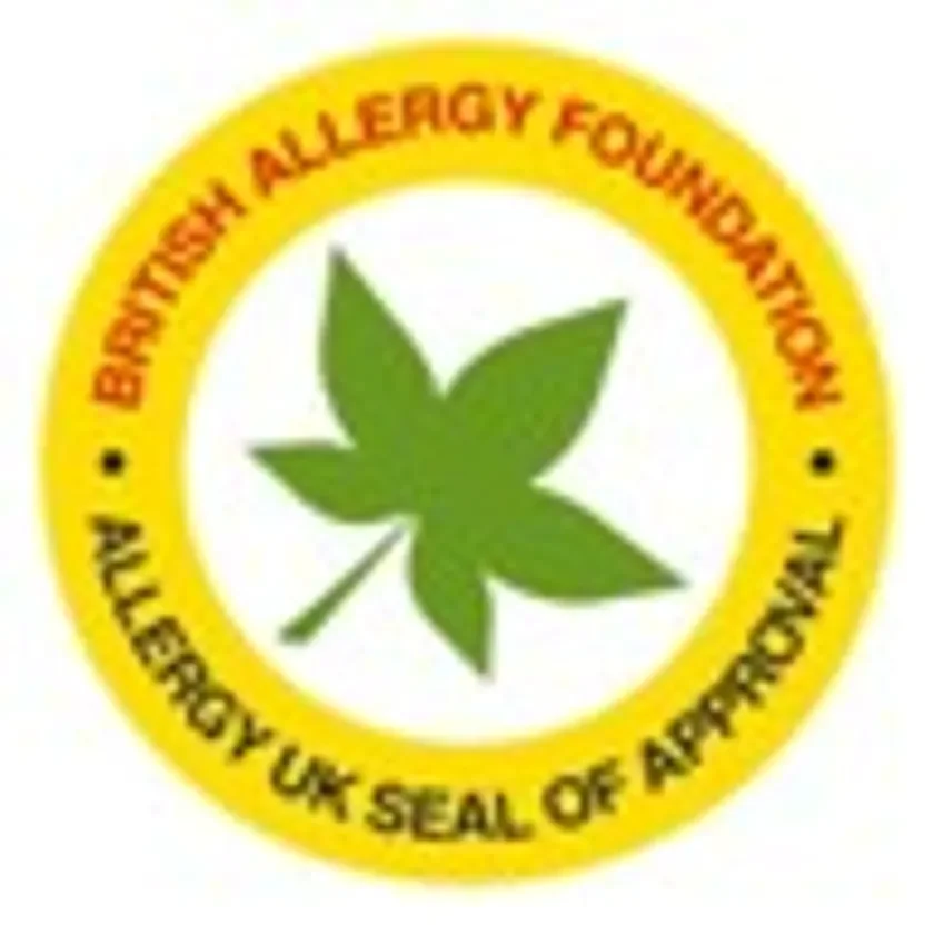 英国アレルギー財団とアレルギーUKによる承認を示す円形のロゴマーク