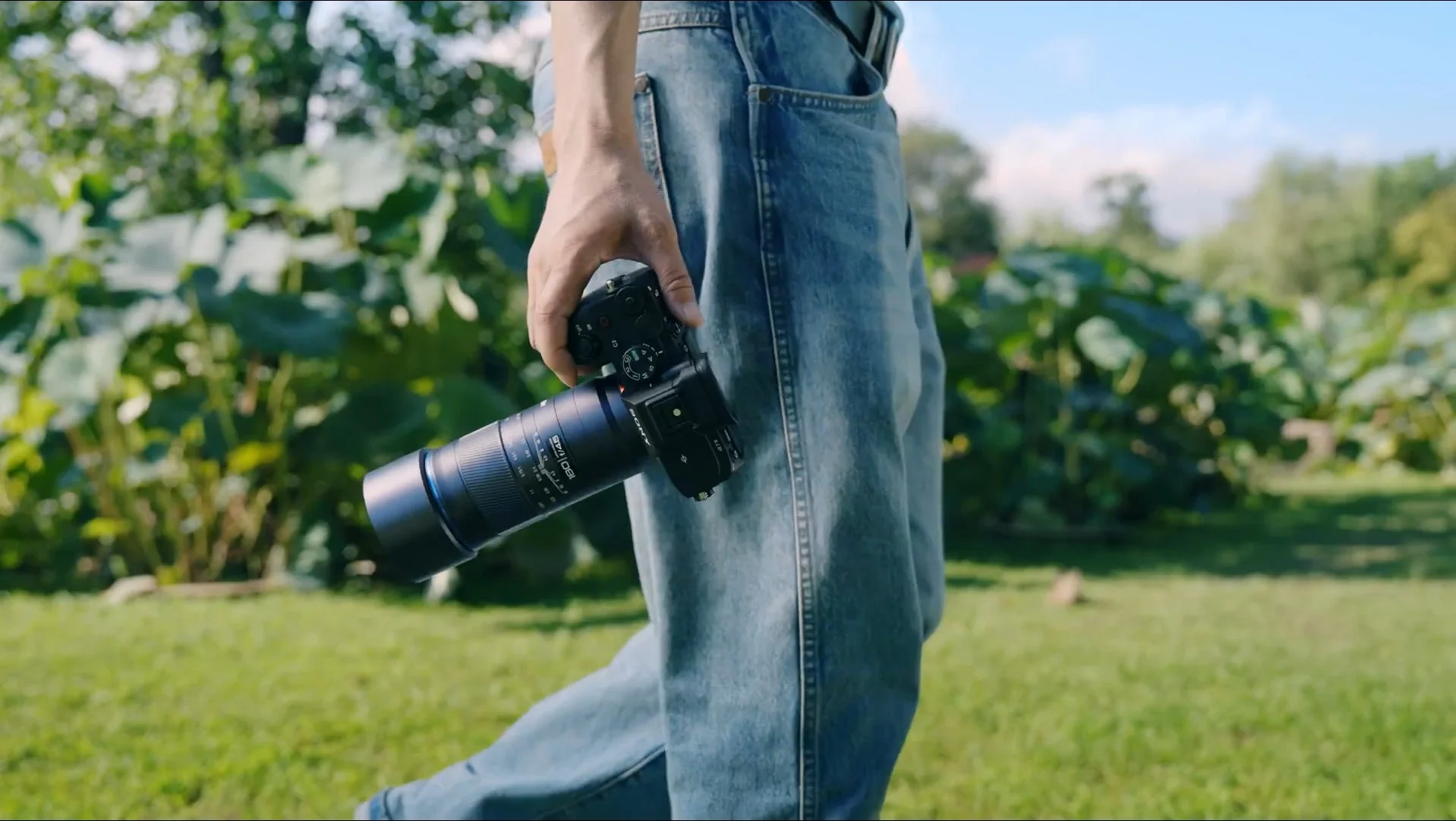 手に持ったレンズ