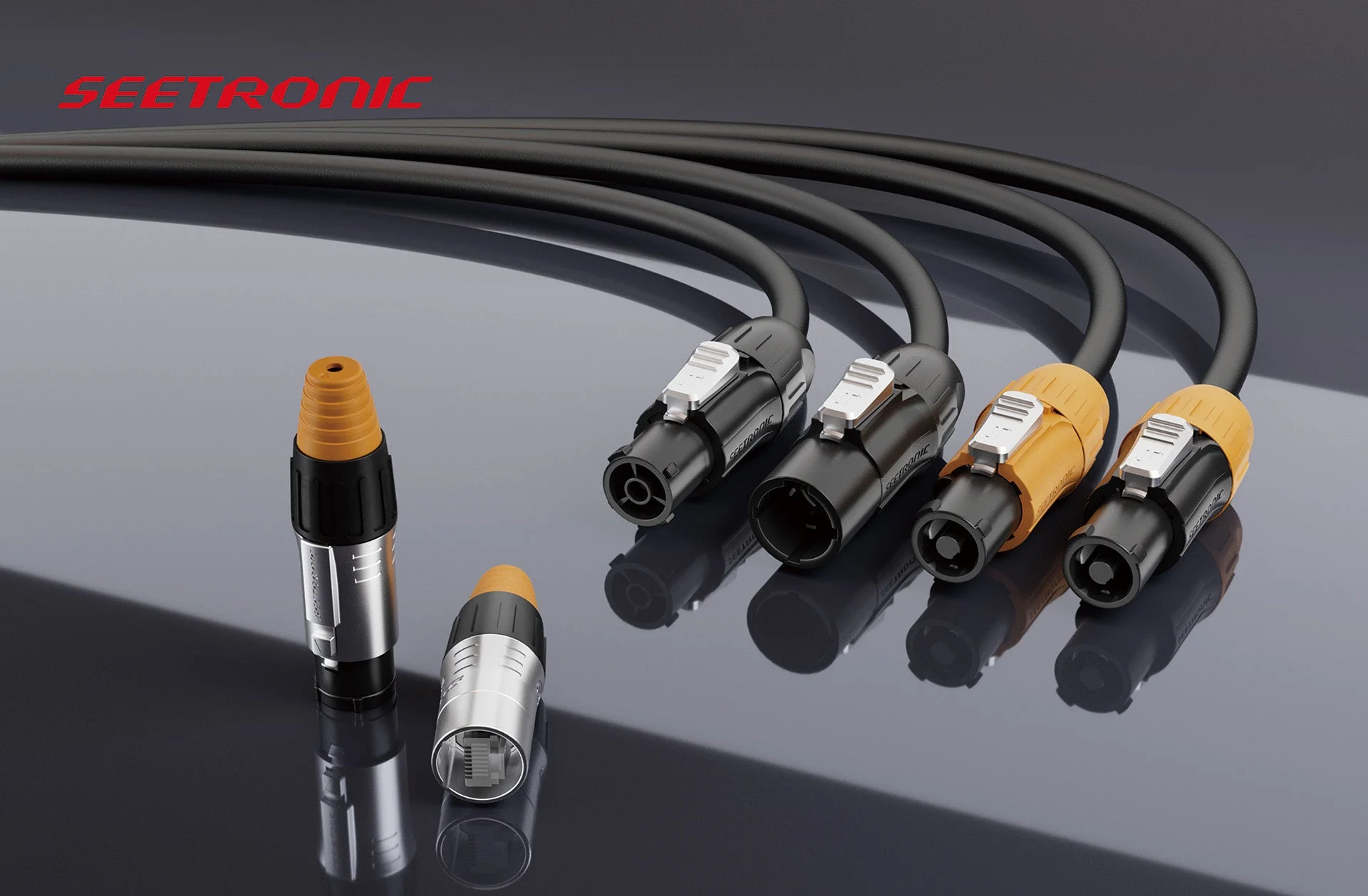 様々なコネクタとケーブル