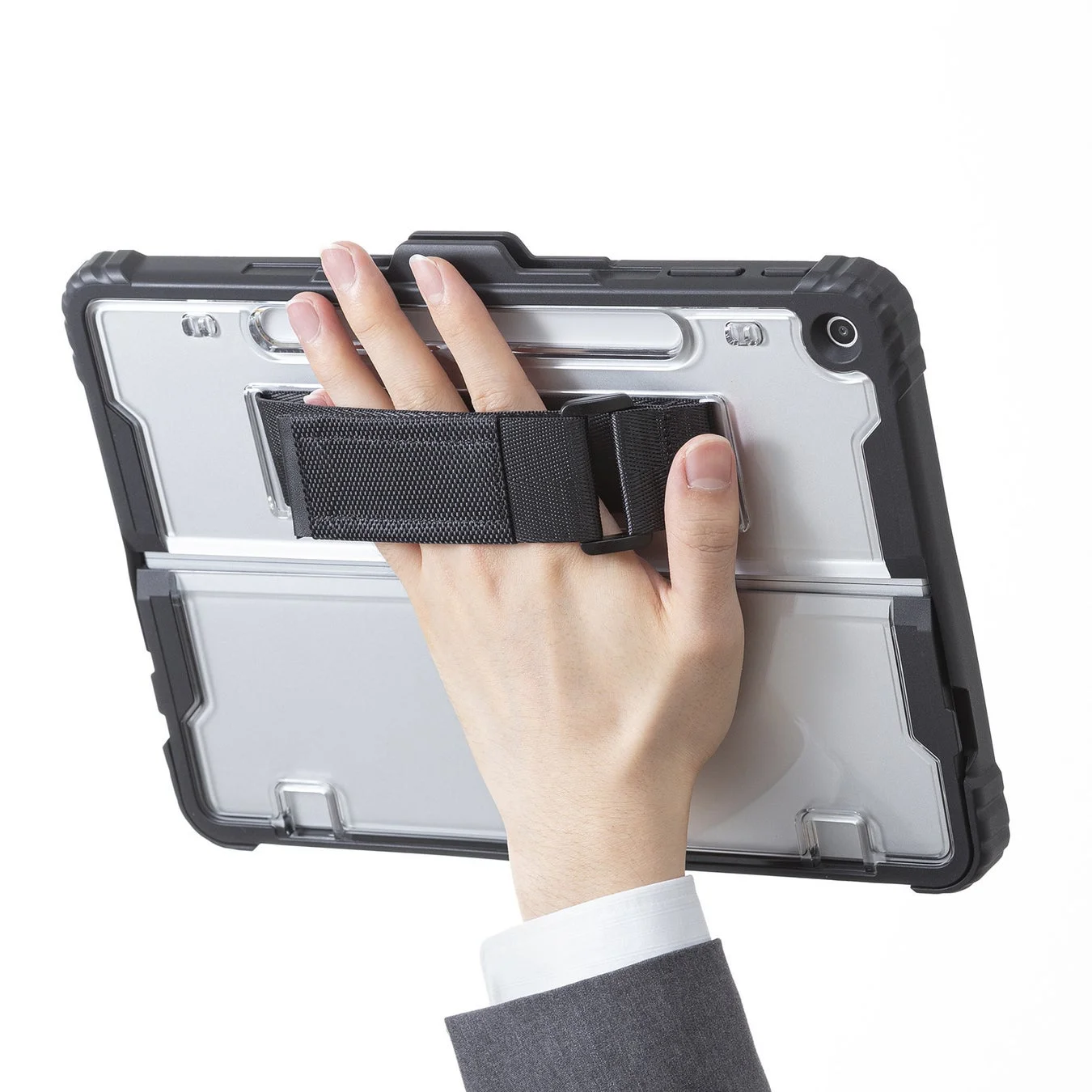ハンドストラップでタブレットをホールドする様子