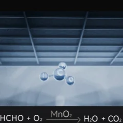 ホルムアルデヒド(HCHO)が酸素(O₂)と反応し、二酸化マンガン(MnO₂)を触媒として水(H₂O)と二酸化炭素(CO₂)を生成する化学反応式