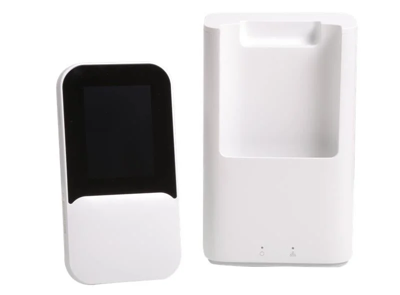 白い携帯型デバイスと充電ドック