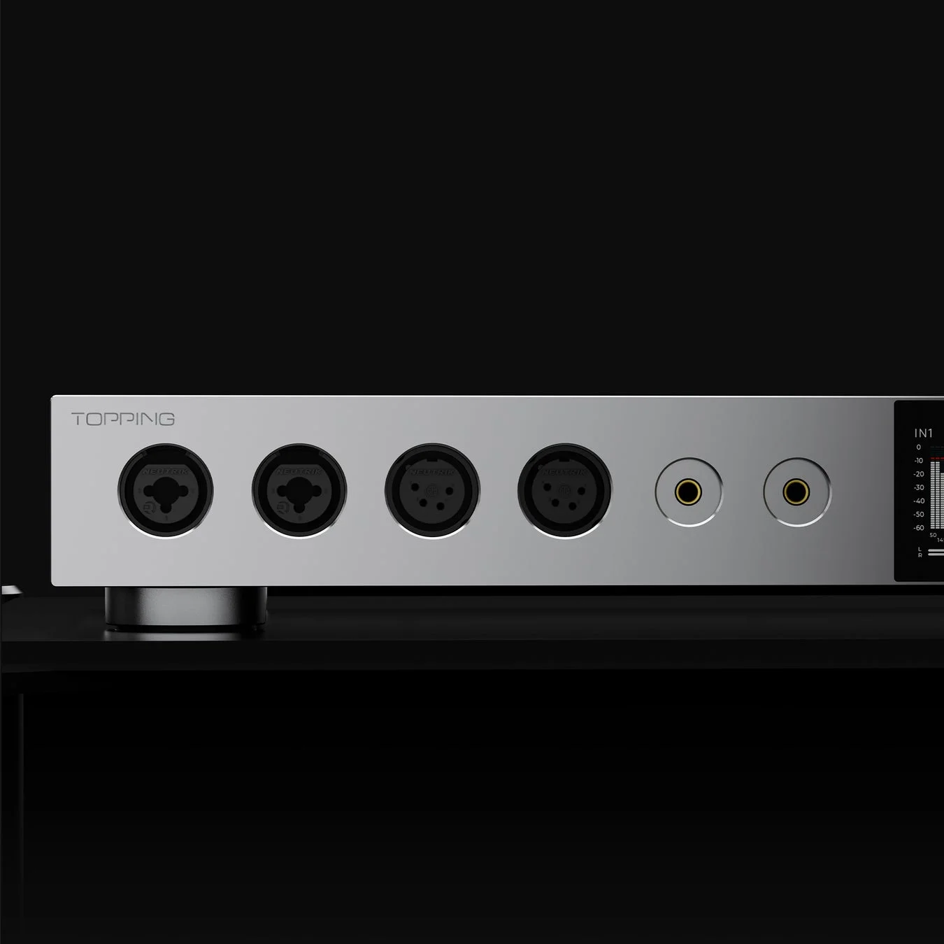 TOPPING A900の背面コネクタ