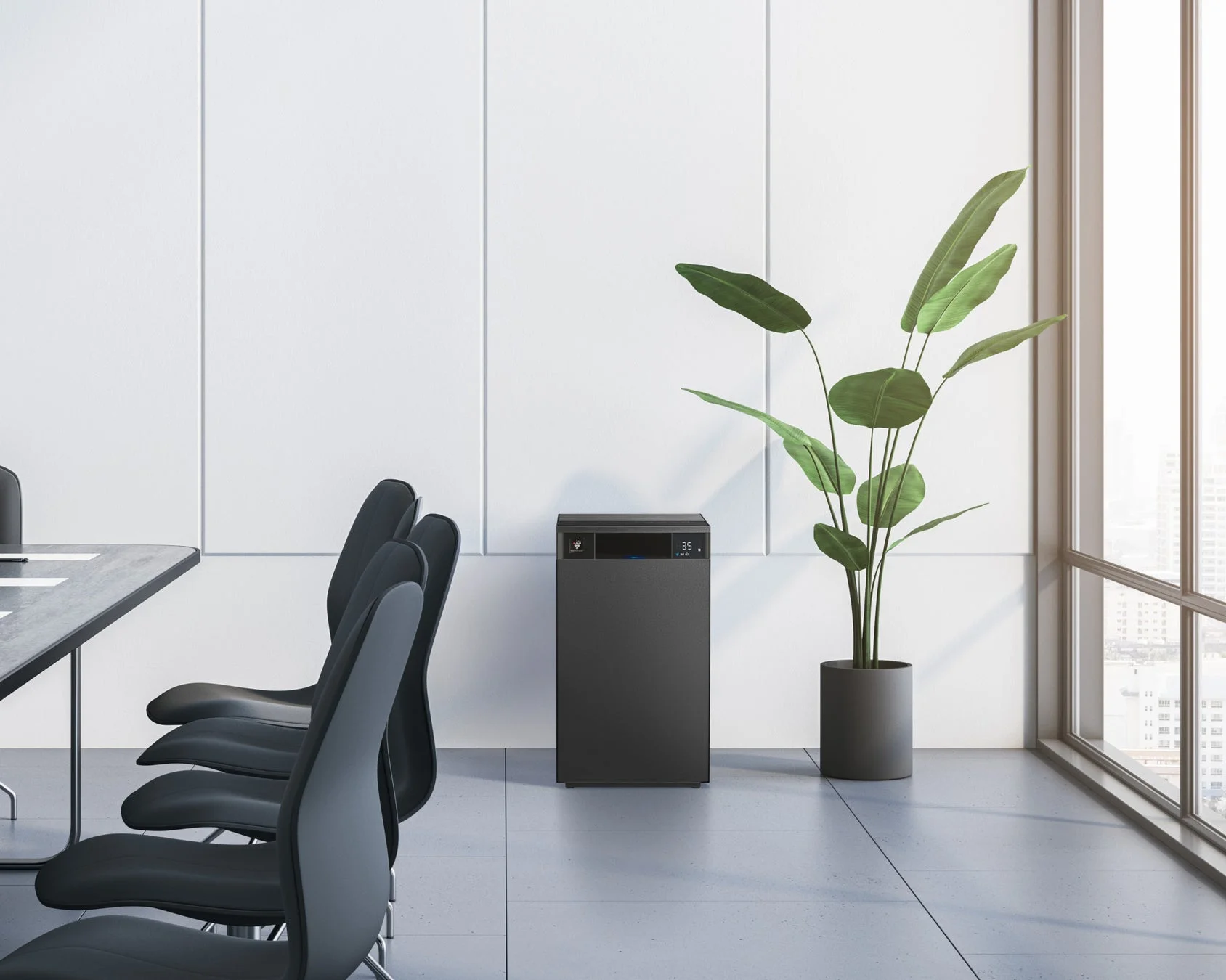 白い壁と窓があるモダンなオフィス会議室に置かれた黒い空気清浄機