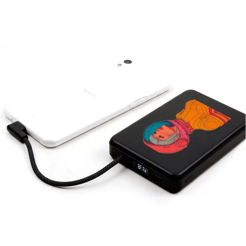 スマートフォンを充電するカスタマイズされたモバイルバッテリー