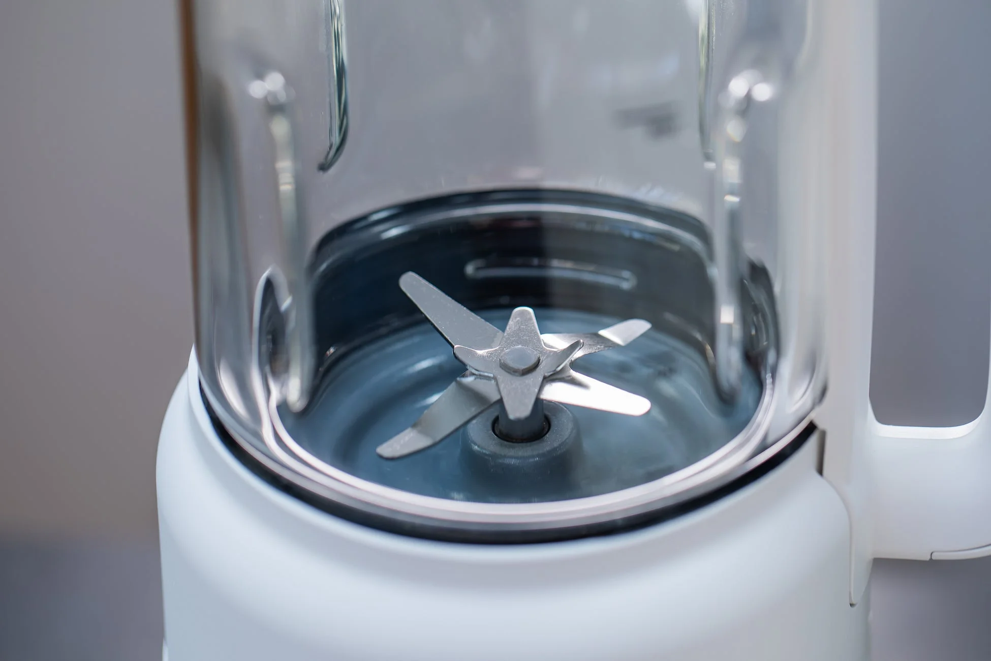 パワフルな8枚刃