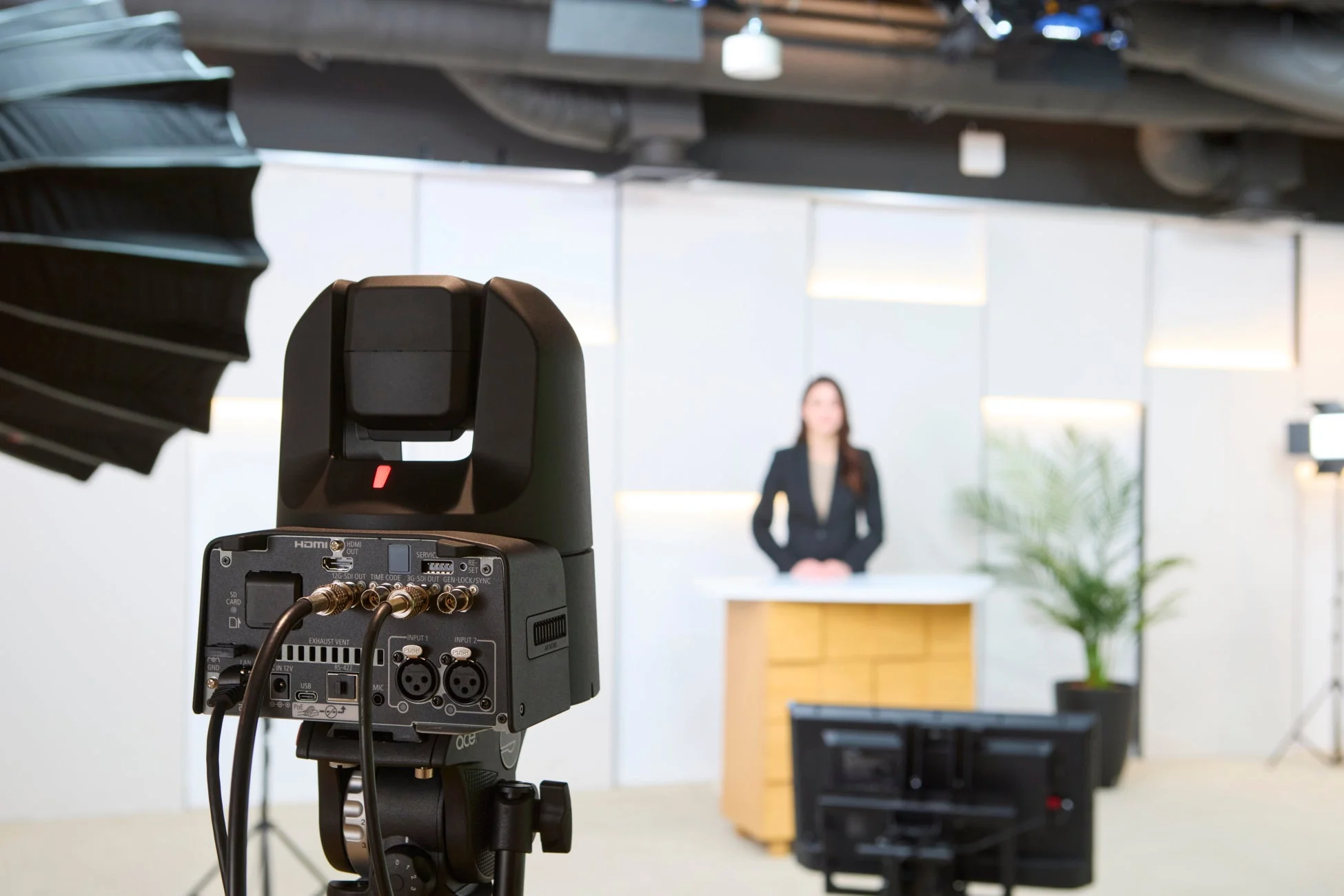 スタジオで撮影準備中の様子