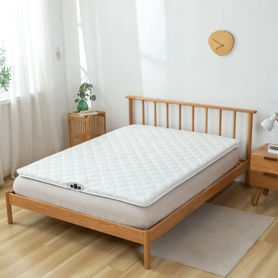 明るく清潔感のある寝室に置かれたTECOREAマットレス