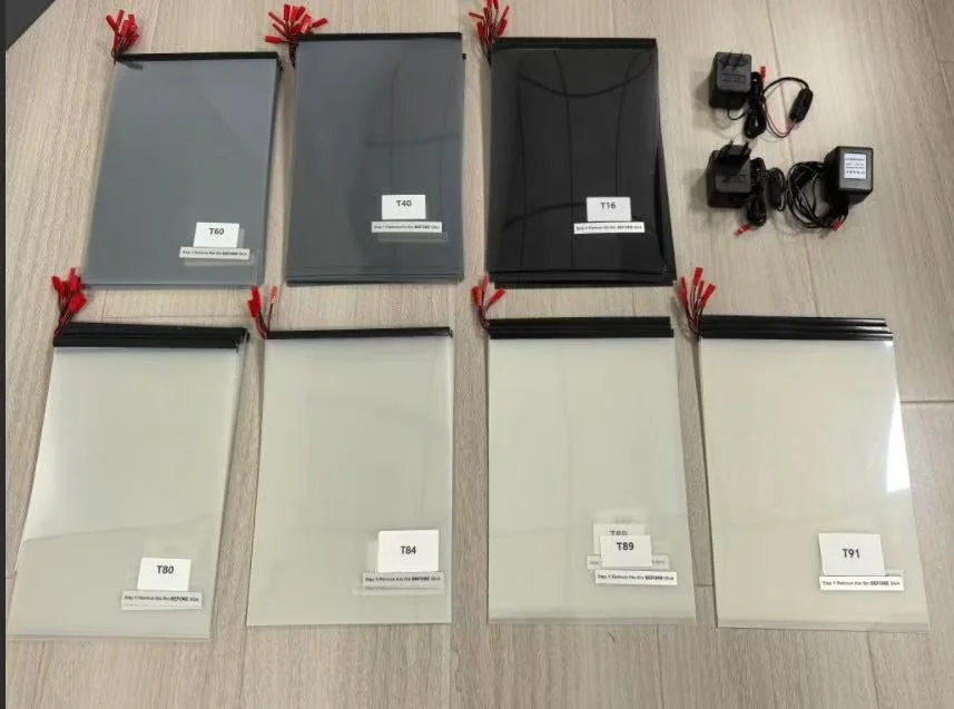 様々な透明度のフィルム製品サンプル