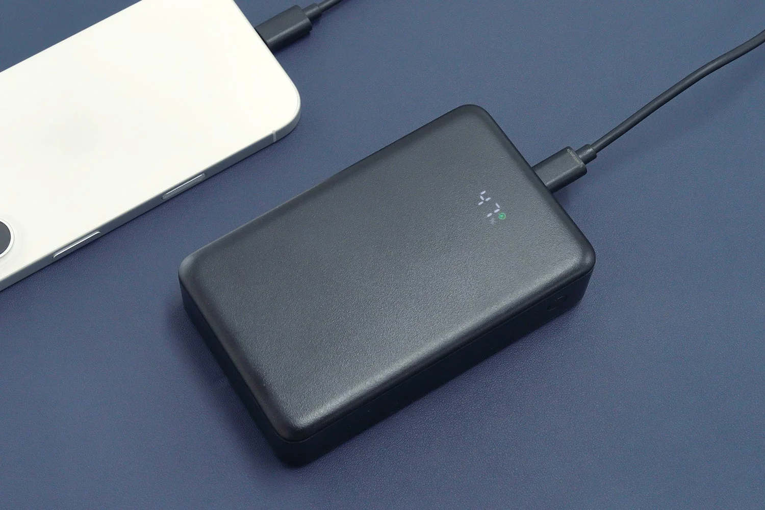 オウルテック、3台同時充電＆パススルー対応の最大PD20Wモバイルバッテリー2モデルを新発売