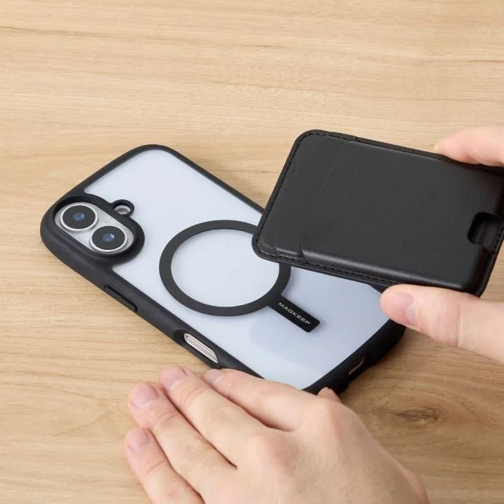 マグネットリングステッカーを貼ったケースにウォレットを装着