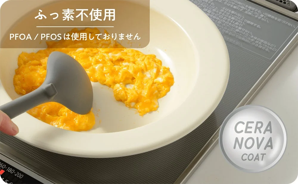 セラノヴァコートでスクランブルエッグを調理