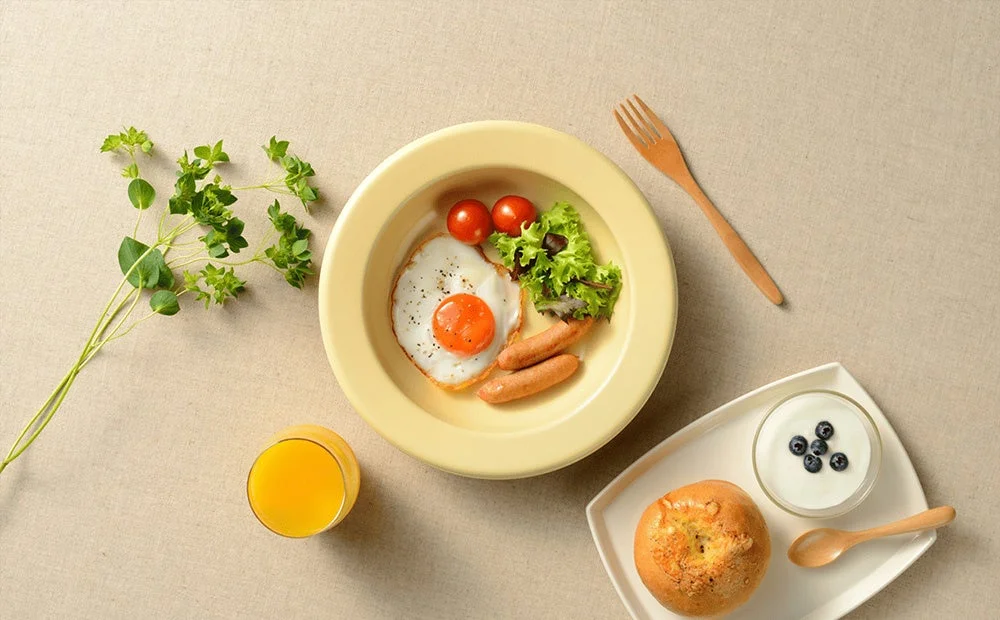 18cmお皿パンに盛られた朝食