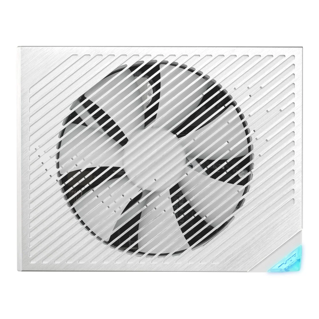 白いメタリックな筐体に大きな冷却ファン