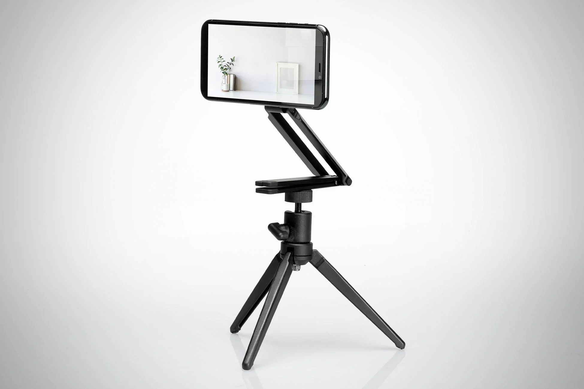 三脚用のネジ穴搭載