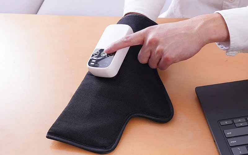 マッサージ器、温熱パッド、リラックス、デスクワーク、オフィス、健康、手元操作、電子機器、暖房器具