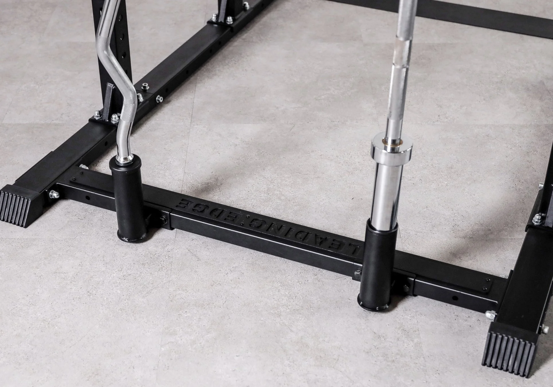 シャフトホルダーに収納されたバーベル