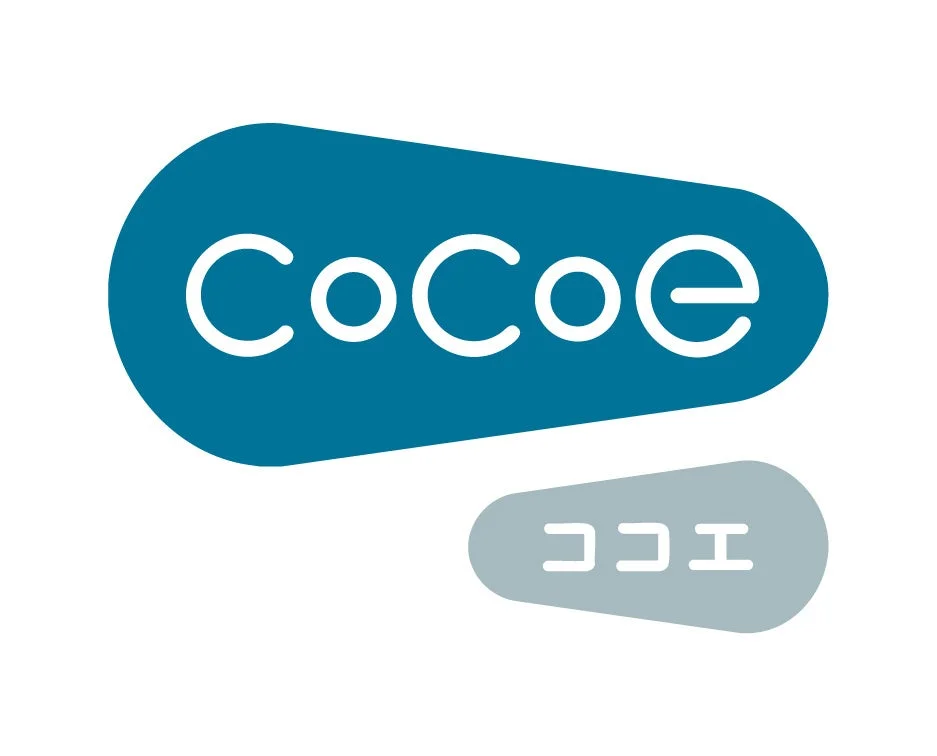 「CoCoE」という英字ロゴと、そのカタカナ表記「ココエ」