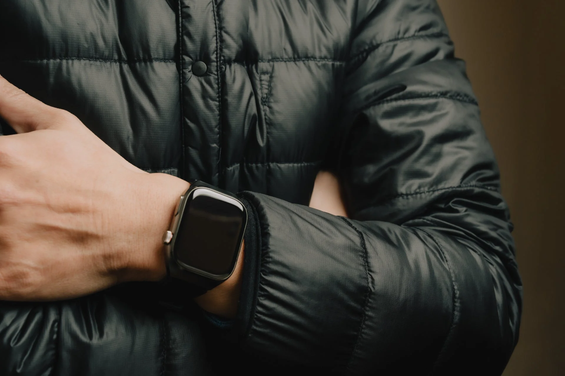 AI Watch 2Proを腕に装着した様子