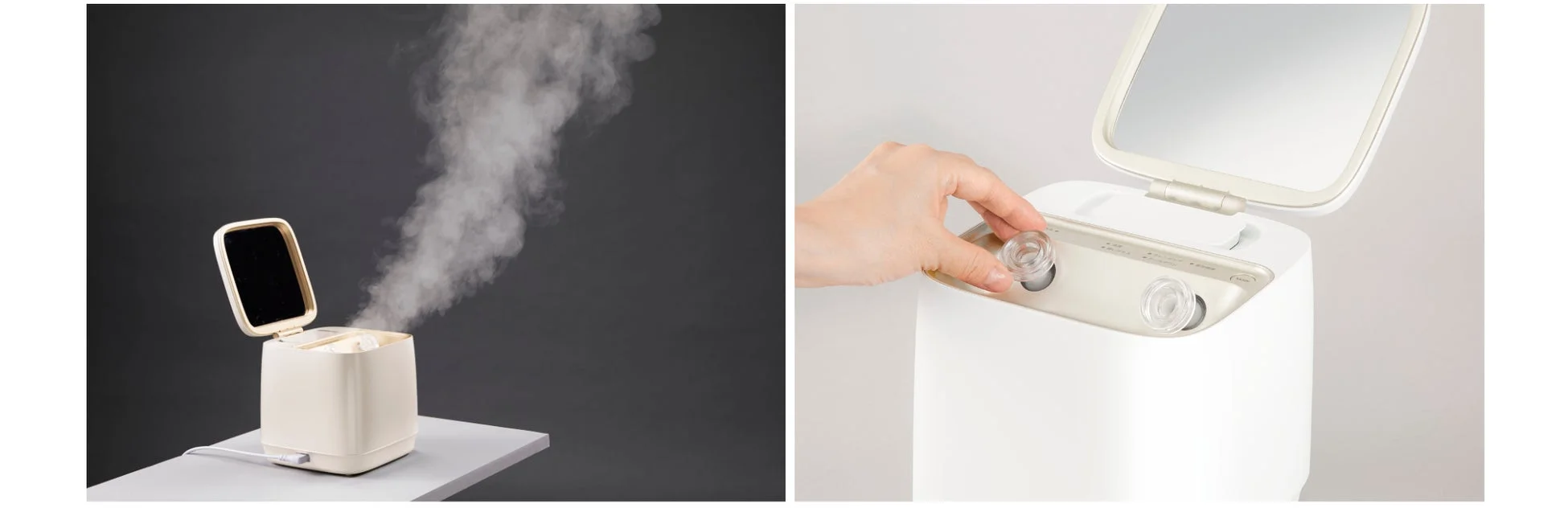 クリーム色の卓上美顔スチーマーが蒸気を放出している様子と、その操作パネルに手を添えて設定している場面を捉えた画像です。蓋の内側にはミラーが付いています。