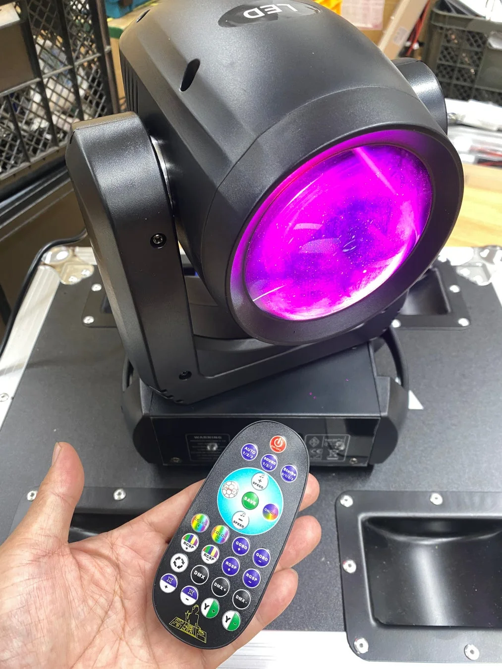 リモコンで簡単操作!プロ仕様の光演出が身近になる150Wムービングライト「VL-150W-MOVING-IR」新登場