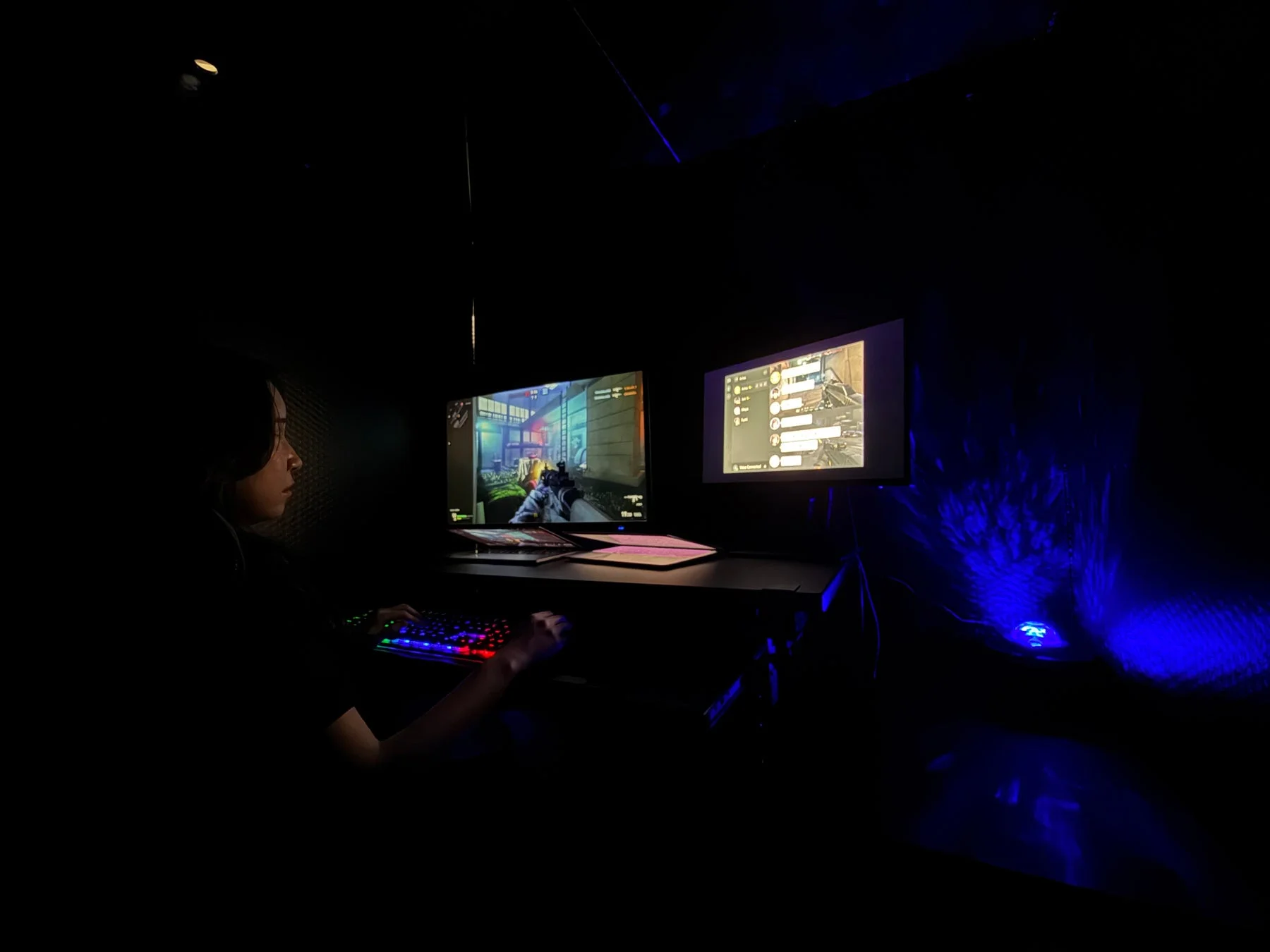 オールブラックモデルのゲーミング環境