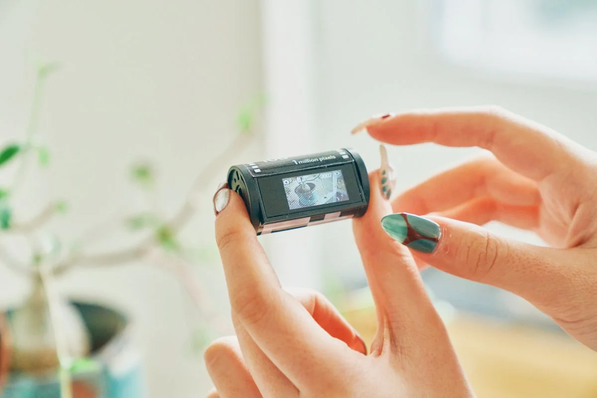 手に持ったOPT100 Neo Film