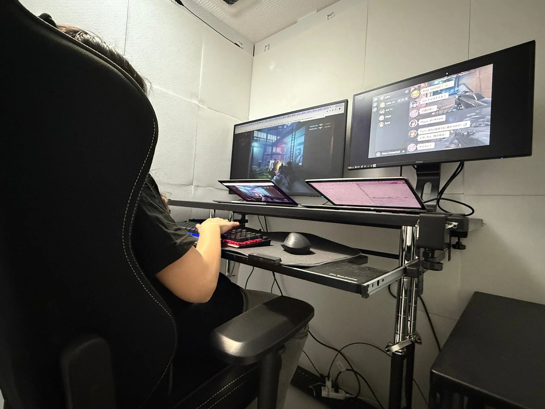 ゲーミングチェアとマルチモニター