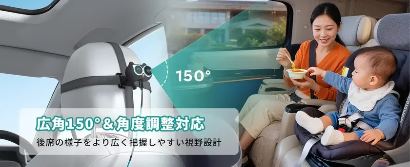 車内で母親がチャイルドシートの赤ちゃんに食事を与えている様子