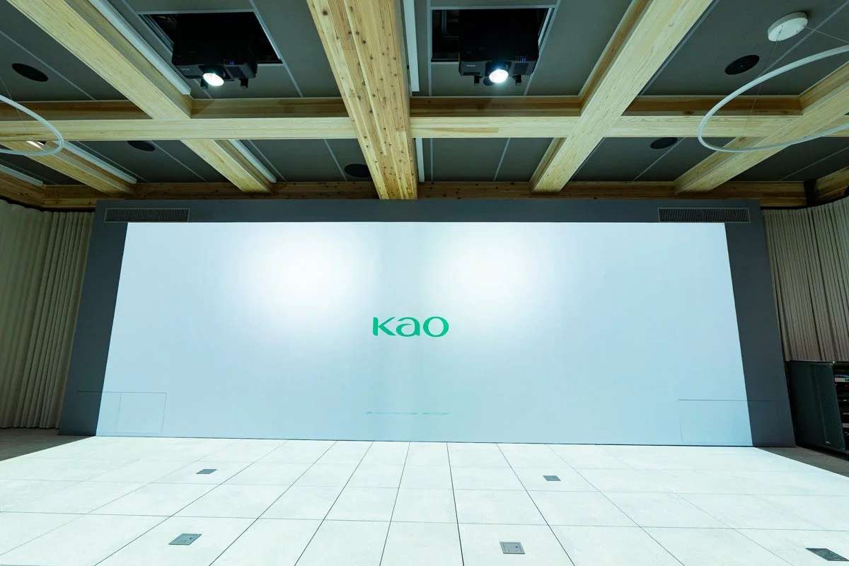 花王のトレーニング施設「佑啓」にImmersive EngineとMagic Wallを導入、明るい没入空間で研修・プレゼンを革新