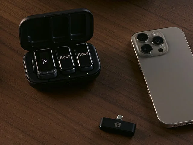 ワイヤレスマイクとスマートフォン、充電ケース