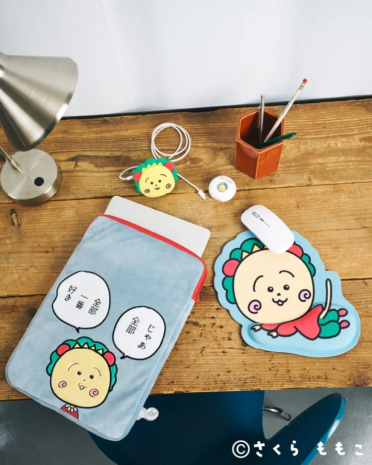 コジコジデザインのラップトップケースとマウスパッド