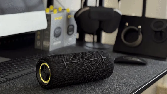 MaGdget Dual Speakerとデスク