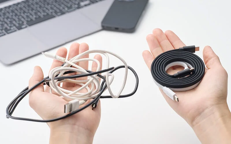 絡まったケーブルとまとまったケーブルの比較