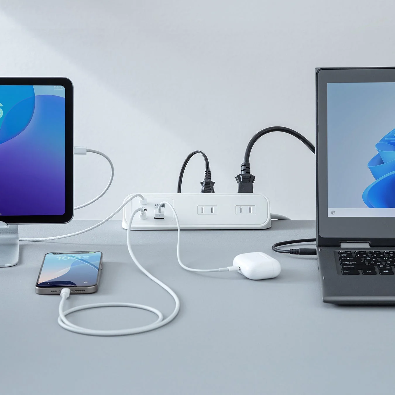 複数のデバイスを充電する様子